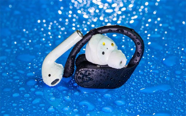 Ảnh minh họa tai nghe bluetooth bị dính nước
