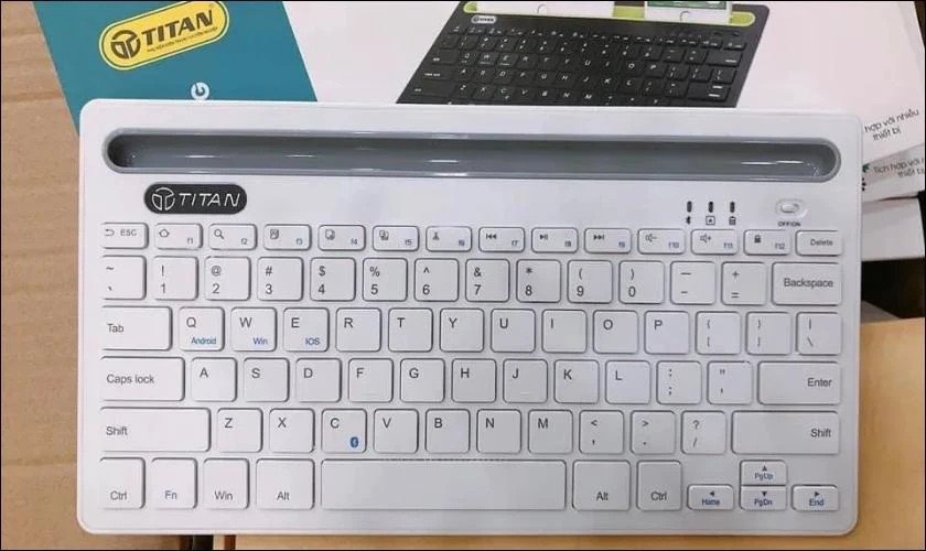 Bàn phím Bluetooth Titan KB02 có khe đỡ điện thoại