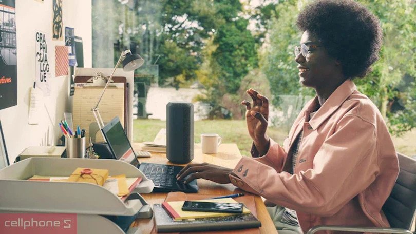 Cận cảnh màng loa X-Balanced Speaker Unit trên loa di động Sony SRS-XE300, mang lại âm trầm mạnh mẽ và rõ nét.