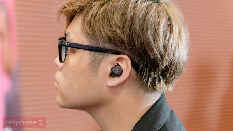 cận cảnh micro của tai nghe sennheiser momentum true wireless 3