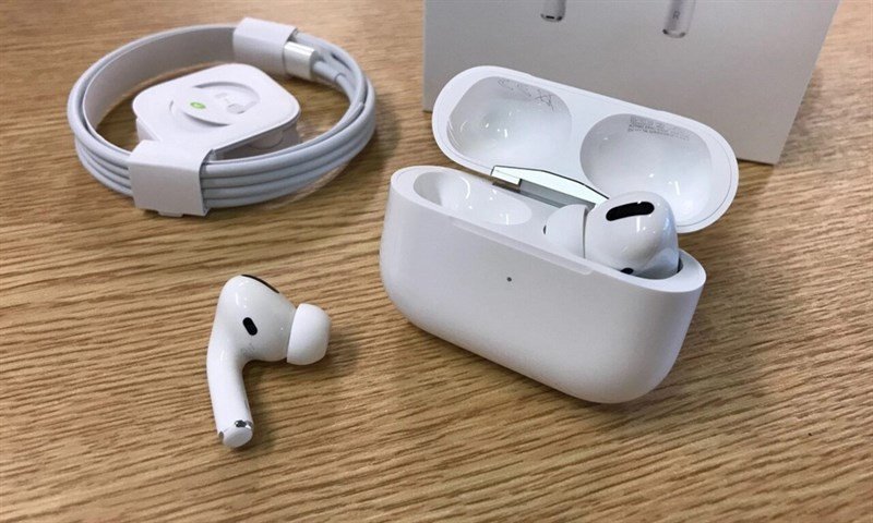 cận cảnh tai nghe airpods pro rep 1-1 màu trắng