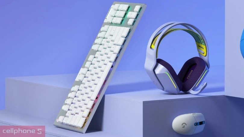 Chiếc tai nghe game thủ Logitech với đèn LED