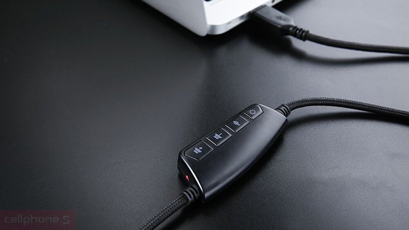 Cổng kết nối USB và bộ điều khiển tiện lợi của tai nghe Dareu EH925