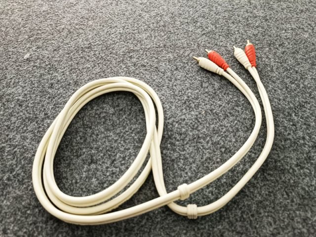 Dây AV (hoa sen) hai đầu, giải pháp đơn giản cho tivi không có bluetooth thì phải làm sao