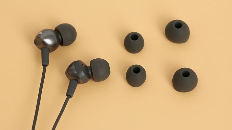 Đệm tai silicone mềm mại của tai nghe có dây JBL C200 SIU, mang lại cảm giác thoải mái