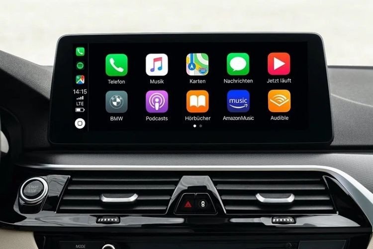 giao diện Apple CarPlay trên màn hình xe hơi