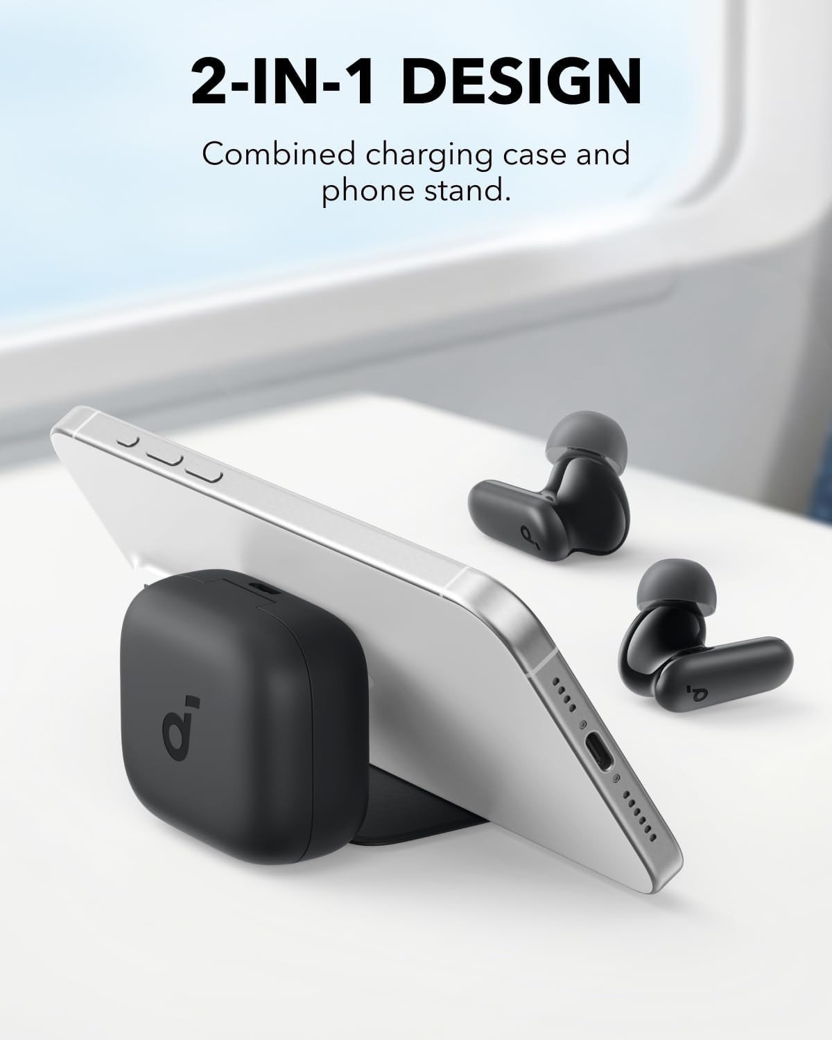 Hộp sạc tai nghe Soundcore R50i NC màu đen đang mở phần giá đỡ điện thoại