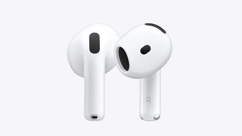 Hộp sạc và tai nghe AirPods 4 màu trắng, thể hiện vật liệu tái chế và chuẩn kháng nước IP54.