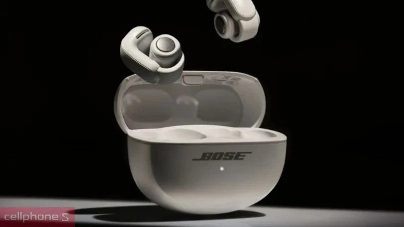 Hộp sạc và tai nghe Bose Ultra Open Earbuds màu trắng, minh họa thời lượng pin bền bỉ