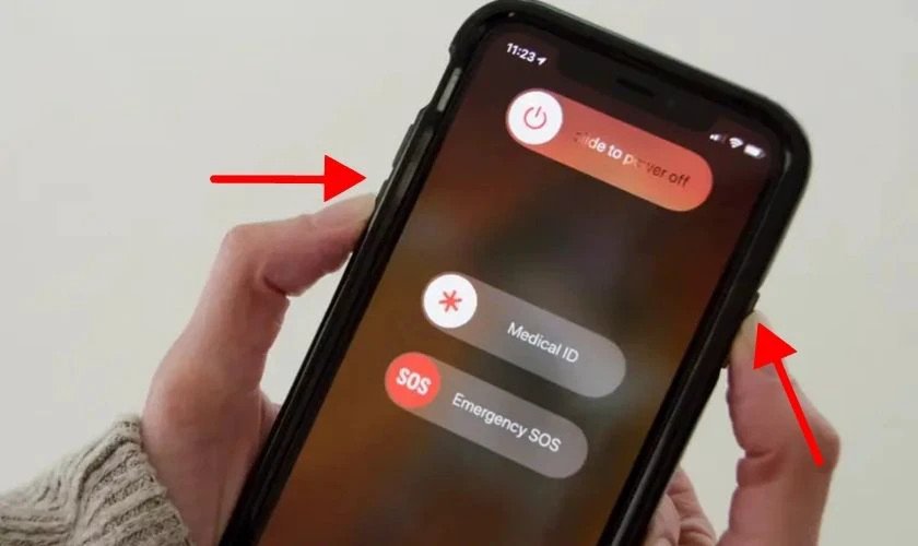 Khởi động lại iPhone để thoát khỏi chế độ tai nghe và khôi phục âm thanh loa ngoài