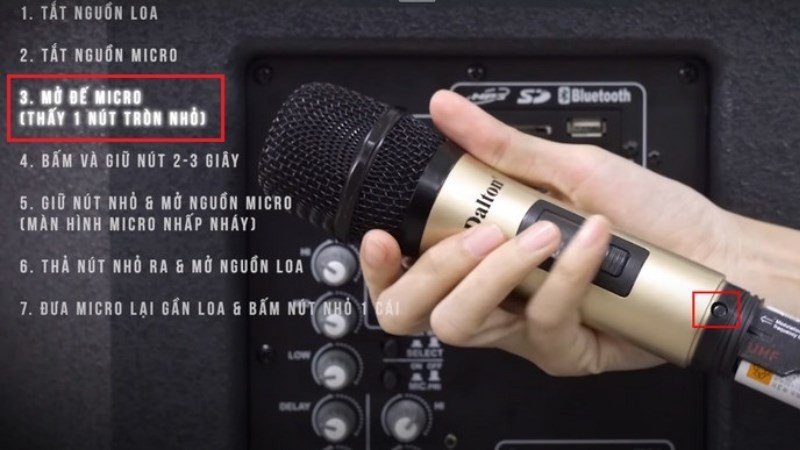 Kiểm tra nút nguồn nhỏ bên trong đế micro để khắc phục lỗi kết nối
