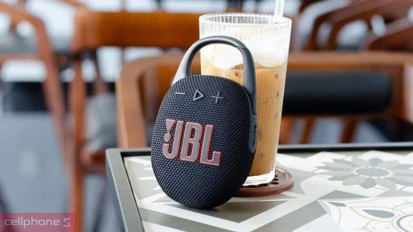 Loa cầm tay bluetooth JBL mang thiết kế trẻ trung, nhiều màu sắc