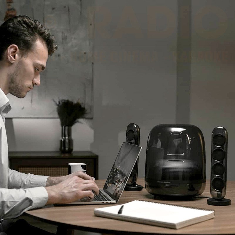 Loa Harman Kardon SoundSticks 4 với thiết kế trong suốt tinh tế