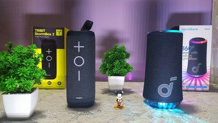 Loa Soundcore đang kết nối Bluetooth với điện thoại Android để tạo nhóm PartyCast