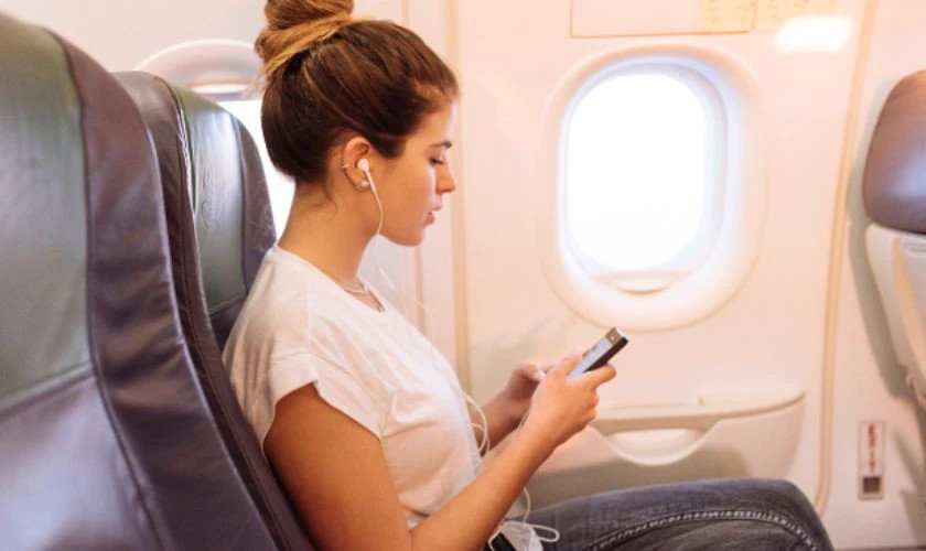 Người dùng bật chế độ máy bay để sử dụng tai nghe Bluetooth