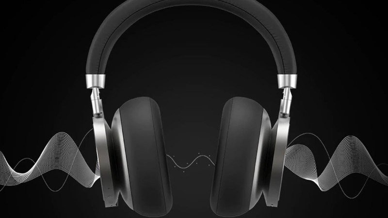 Người dùng tận hưởng khả năng chống ồn hiệu quả của tai nghe bluetooth