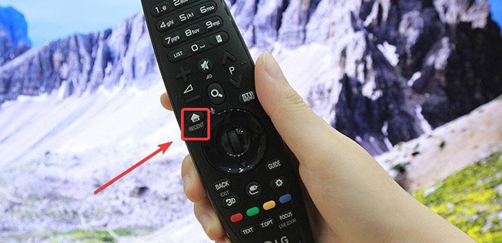 Nhấn nút Recents trên remote để mở giao diện Home của Smart tivi LG