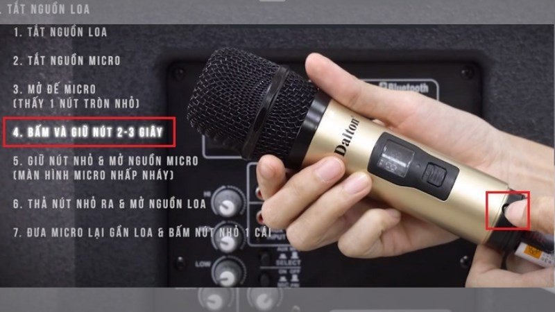Nhấn và giữ nút nhỏ 2-3 giây