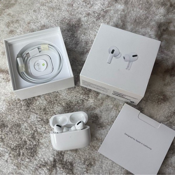 Phân biệt chất liệu hộp đựng tai nghe AirPod thật và giả