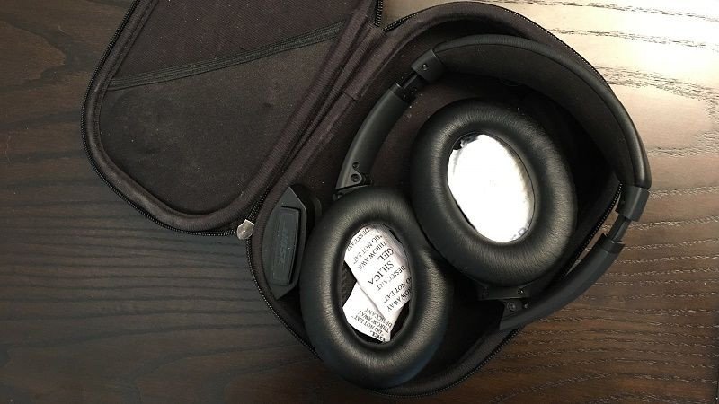 Sử dụng gói hút ẩm để giữ tai nghe bluetooth luôn khô ráo, tránh ẩm mốc