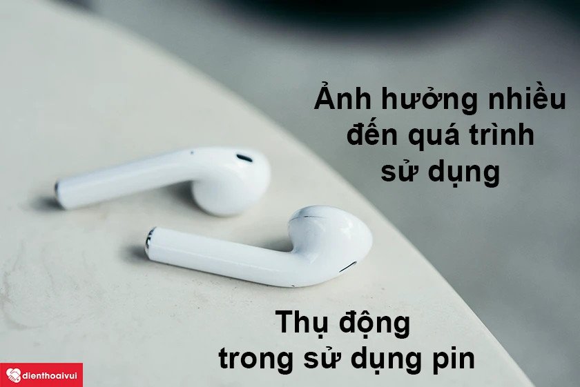 Tai nghe AirPods đang sạc trong hộp sạc