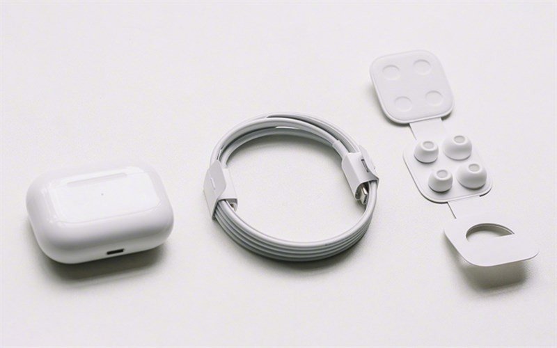 tai nghe airpods pro rep 1-1 trên tay người dùng