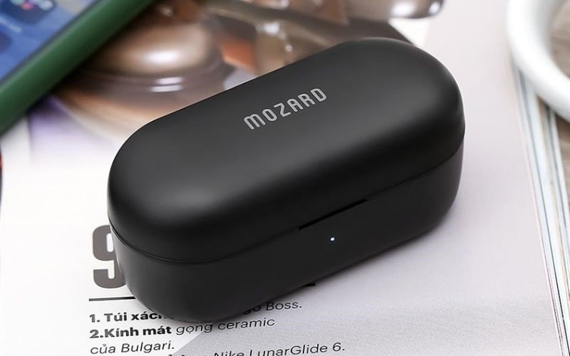 Tai nghe bluetooth Mozard H800BT màu đen.