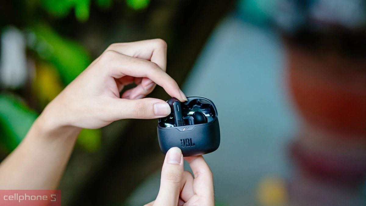 Tai nghe chụp JBL có khả năng khử tiếng ồn