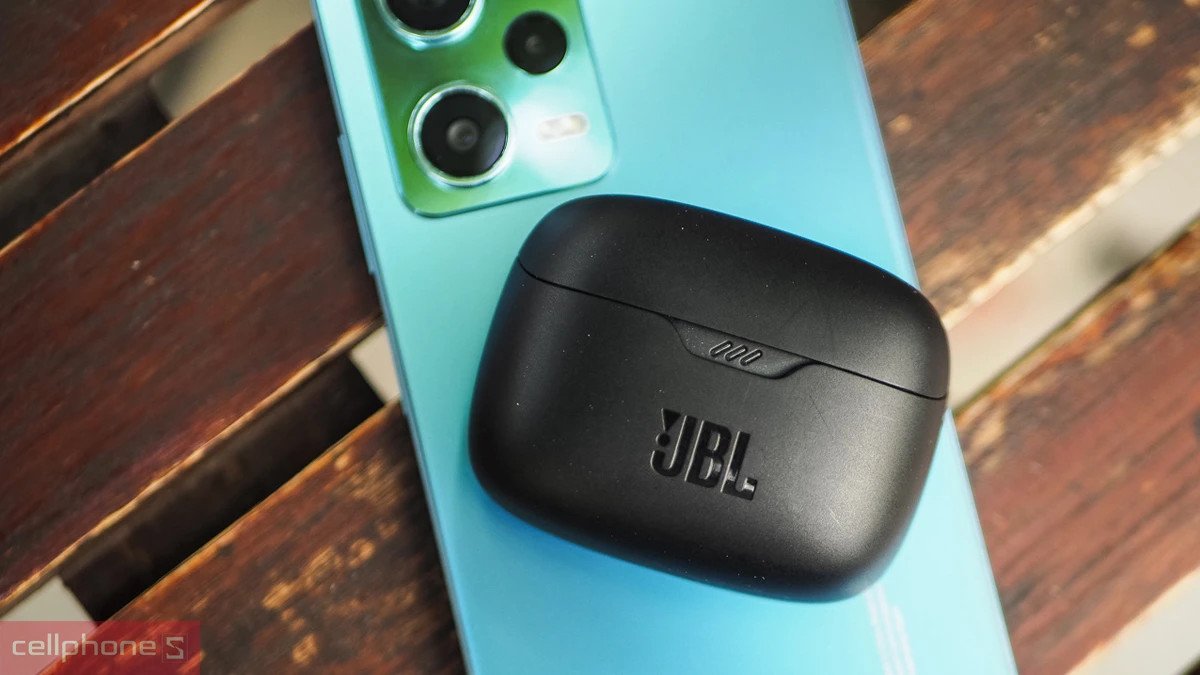 Tai nghe chụp JBL thời lượng pin ấn tượng