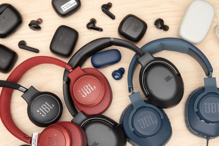 Tai nghe chụp tai JBL màu đen với thiết kế năng động, biểu tượng cho thương hiệu tai nghe Bluetooth JBL