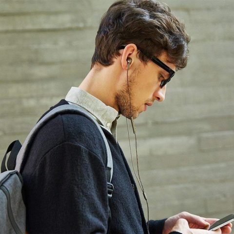 Tai nghe in-ear nhỏ gọn, phù hợp cho người dùng thường xuyên di chuyển và muốn cách âm thụ động