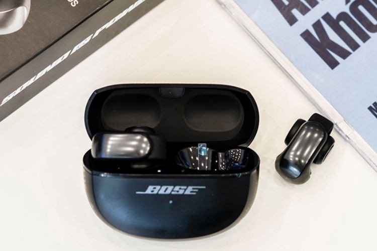 Tai nghe không dây Bose QuietComfort Earbuds màu đen, mang đến khả năng chống ồn hàng đầu từ thương hiệu Bose