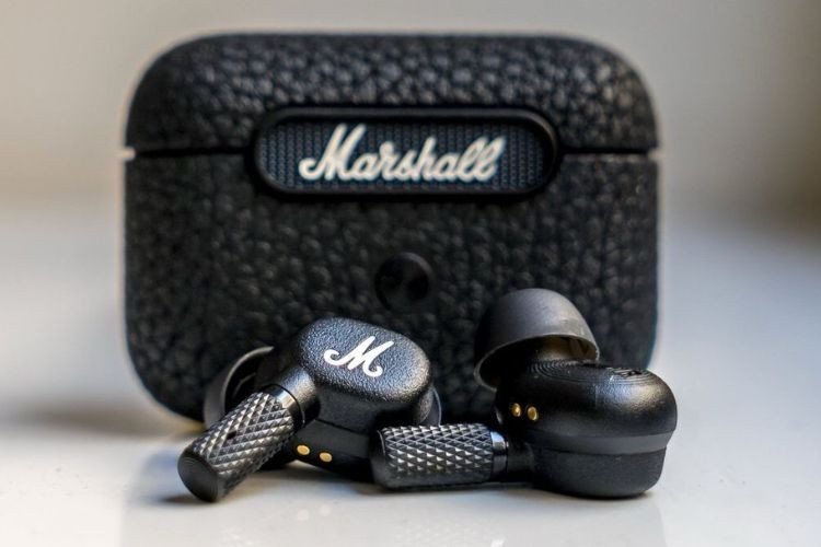 Tai nghe Marshall Major IV cổ điển với logo đặc trưng, đại diện cho thương hiệu tai nghe Bluetooth phong cách rock