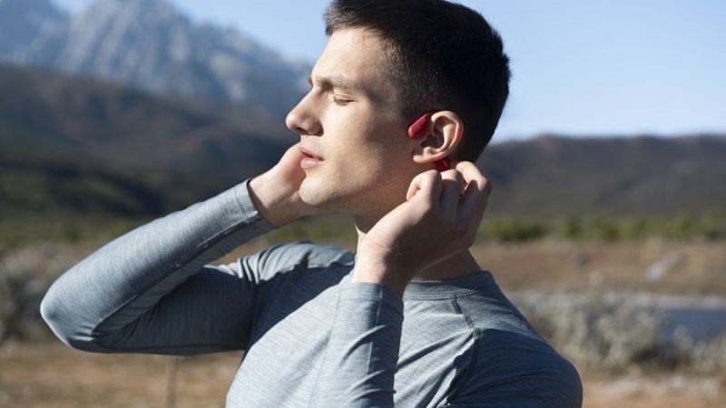 Tai nghe qua xương đem lại cảm giác thoải mái khi đeo cho người dùng