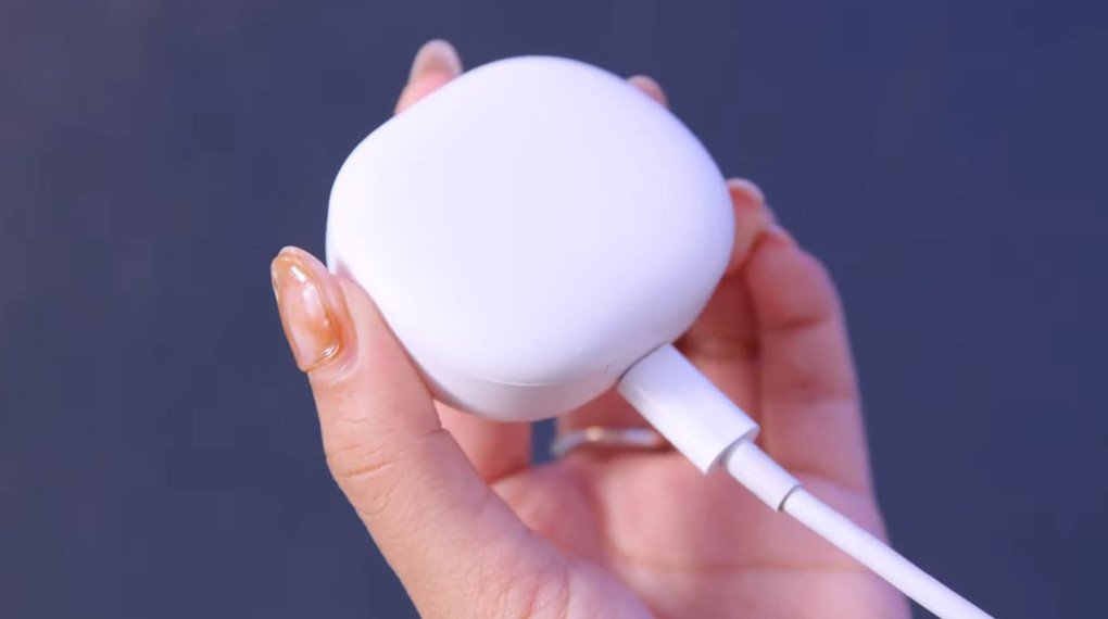 Tai nghe Redmi Buds 4 Lite và hộp sạc với thời lượng pin 20 giờ ấn tượng