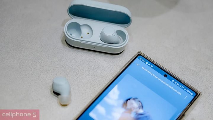Tai nghe Sony WF-C510 với thiết kế nhỏ gọn và thời lượng pin ấn tượng