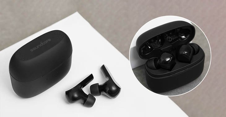 Tai nghe true wireless TWS Anker màu đen trong hộp sạc