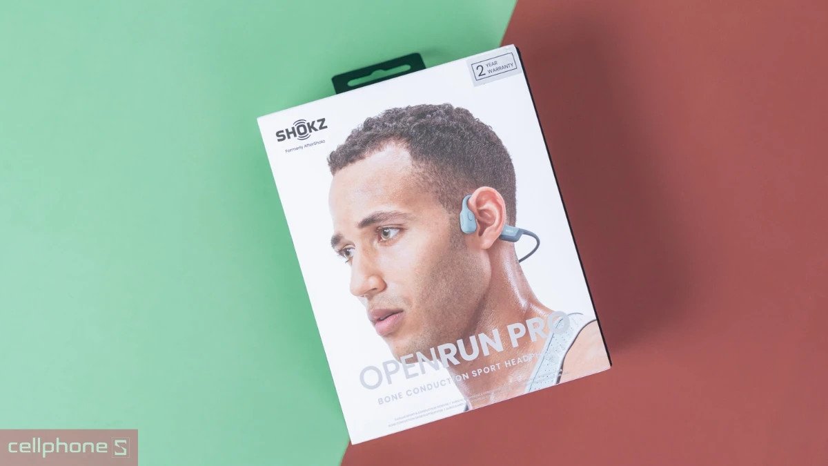 Tai nghe truyền qua xương Shokz Openrun Pro với thời lượng pin 10 tiếng