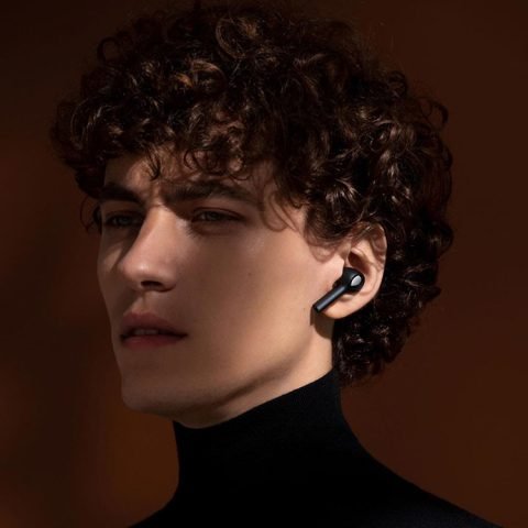 Tai nghe Xiaomi Air 2 Pro màu đen với thiết kế in-ear thời thượng
