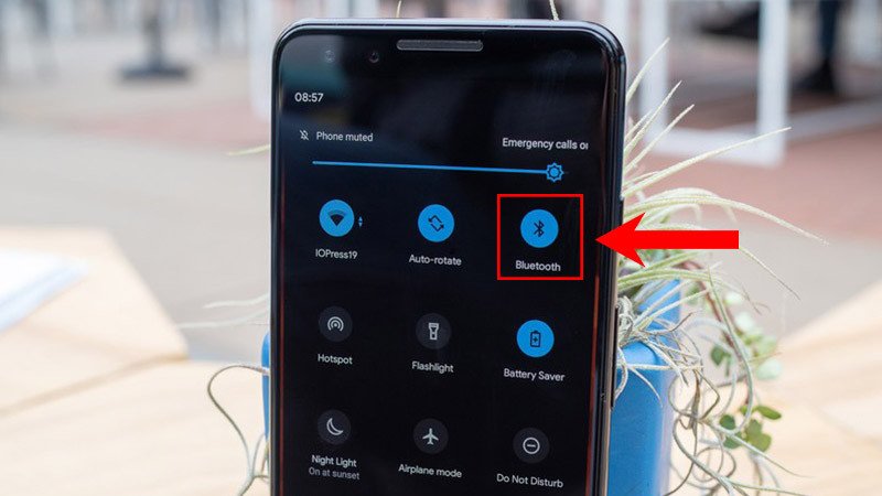Thao tác tắt, bật lại tính năng Bluetooth trên điện thoại để sửa lỗi