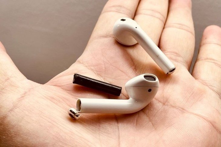 Thay pin tai nghe Bluetooth tại cửa hàng chuyên nghiệp
