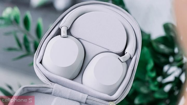 Thiết kế tinh tế của tai nghe Sony WH-1000XM5 màu đen