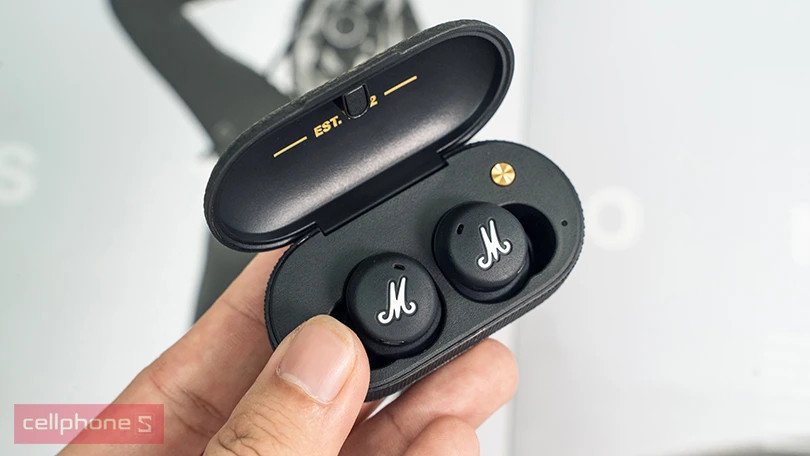 Thời lượng pin bền bỉ của Marshall Mode 2 và hộp sạc