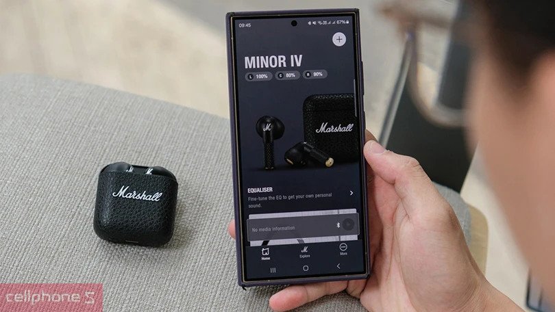 Tính năng điều khiển cảm ứng trên tai nghe không dây Marshall Minor 4