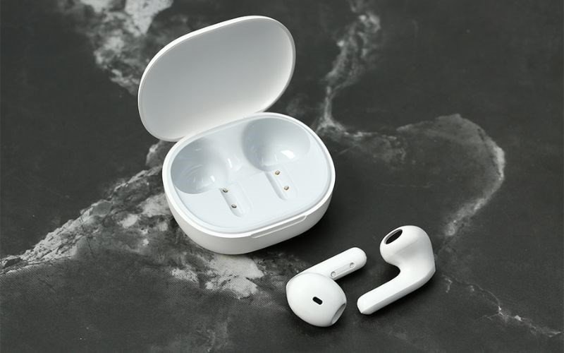 Xiaomi Redmi Buds 4 Lite sở hữu thiết kế đẹp mắt và mang lại cảm giác đeo thoải mái, phù hợp sử dụng hàng ngày.