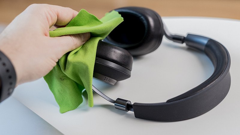 Các bước vệ sinh đệm tai nghe headphone đúng cách