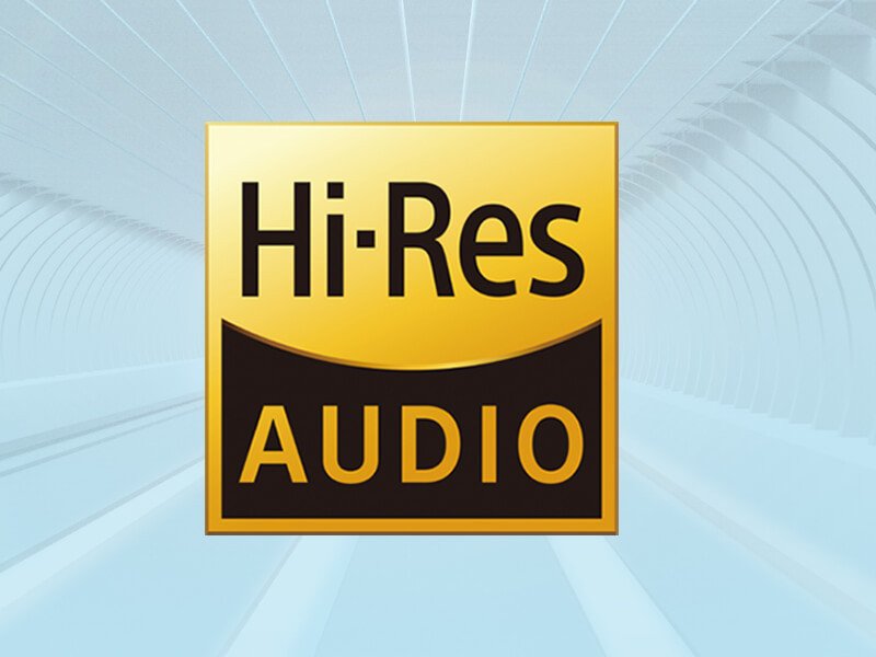 Cận cảnh chụp tai nghe Edifier W820NB với logo Hi-Res Audio, chứng nhận âm thanh chất lượng cao.