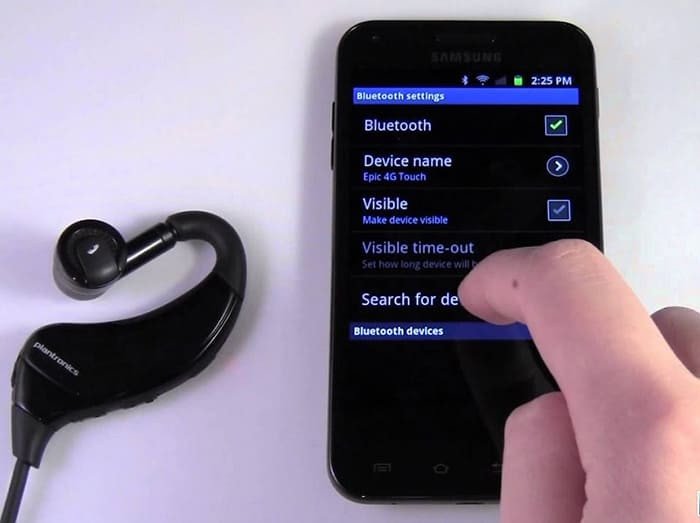 Cận cảnh loa Bluetooth nhỏ gọn, minh họa mục tiêu tiềm năng của các app phá sóng Bluetooth trên điện thoại.