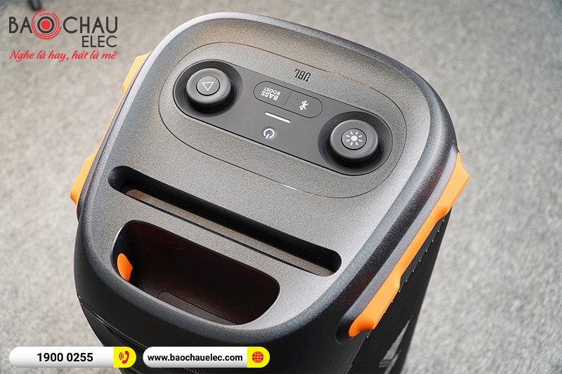 Cận cảnh loa woofer và tweeter của JBL PartyBox 110 mang lại âm thanh chất lượng