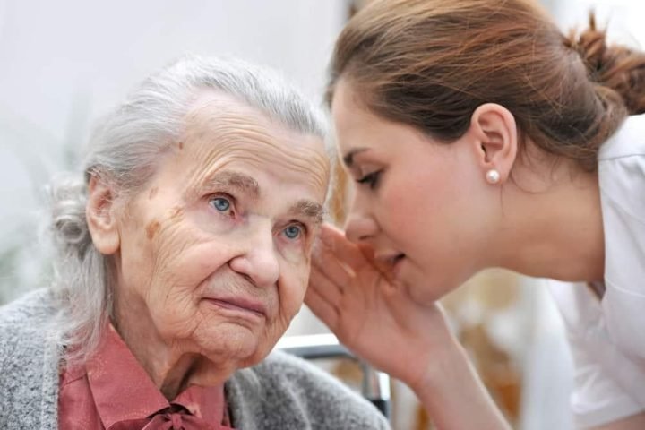 Chẩn đoán giảm thính lực ở người già và giới hạn của tai nghe trợ thính